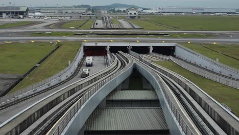 Carretera-De-Transporte-Moderno-Con-Infraestructura-En-El-Aeropuerto-De-Klia-Malasia