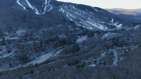 Aerial-cinematic-drone-forward-pan-reveal-t-Loon-Mountain-Resort-and-mountain-village-town,-New-Hampshire