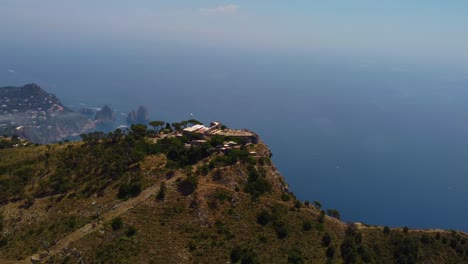 4K-slow-arc-shot-of-the-peak-of-Monte-Solaro,-Capri