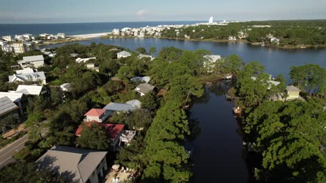 Beachfront-Island-Lakeside-Neighborhoods-On-The-Coast-Of-Destin-In-Florida,-USA