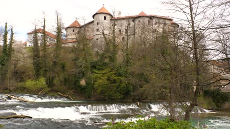Static-shot-of-Zuzemberk-Castle-with-the-Krka-river-rapids-below
