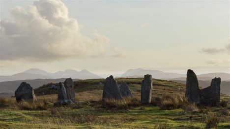 Zeitraffer-Eines-Unglaublichen-Sonnenuntergangs-Von-Menhiren,-Isle-Of-Lewis,-Schottland