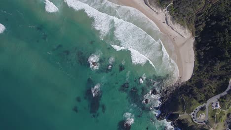 Bird's-Eye-View-Over-Lighthouse-Beach-With-Foamy-Waves-In-Port-Macquarie,-NSW,-Australia---drone-shot