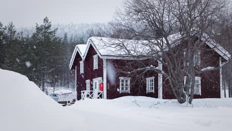 Traditional-countryside-cabin-or-holiday-lodge-in-snow-at-ski-resort