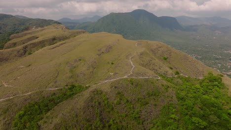 Drone-Flies-Above-People-Hiking-At-Countryside-Mountains-Landscape-In-Panama,-El-Valle-De-Anton-Crater