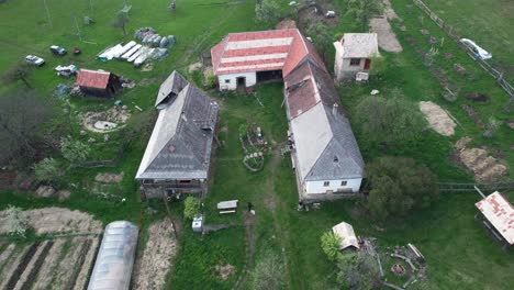 Aerial-view-of-old-slovak-traditional-folk-village-houses-in-Banska-Bystrica,-Slovakia---descending