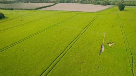 Luftpanoramablick-Auf-Bewirtschaftete-Grüne-Felder-Der-Region-Maine-et-Loire-In-Frankreich
