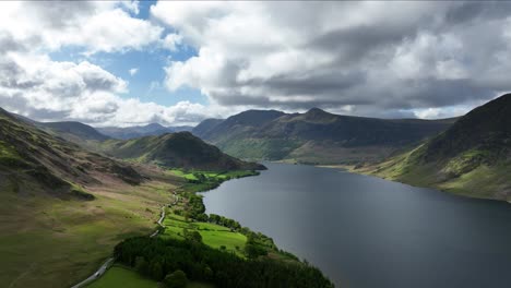 Stunning-view-of-Crummock-Water-to-Rannerdale-and-Buttermere,-Cumbria