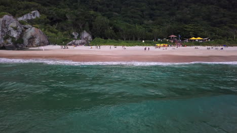 Aerial-Shot-of-Waves-Washing-Ashore-on-Beach-in-Rio-De-Janeiro,-Brazil