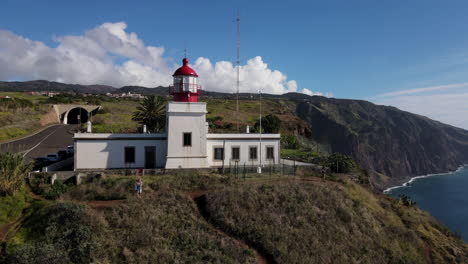 Ponta-do-Pargo-Lighthouse:-An-icon-of-Madeira-island---A-shot-that-focuses-on-the-lighthouse,-highlighting-its-importance-as-a-tourist-attraction-on-the-island