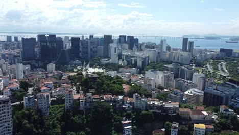 Luftaufnahme-Von-Rio-De-Janeiro-Mit-Der-Niteroi-Brücke-Im-Hintergrund