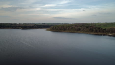 Establishing-Aerial-Drone-Shot-Flying-Over-Swinsty-Reservoir-in-Yorkshire-UK