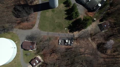 Eine-Luftaufnahme-Des-West-Hempstead-Water-District-An-Einem-Sonnigen-Tag-Auf-Long-Island,-New-York