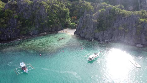 Island-hopping-tour-Boats-on-tropical-Small-Lagoon,-El-Nido---Philippines
