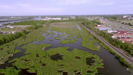 Bayou-En-El-Lago-Charles,-Louisiana-Con-Video-De-Drones-Avanzando