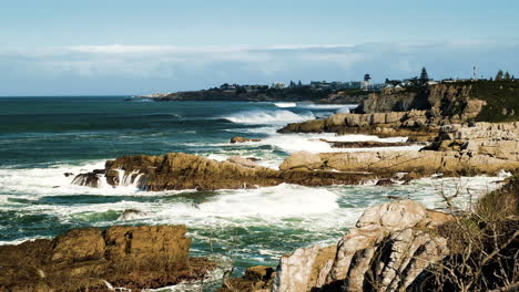 Atlantic-waves-crashing-onto-rocks-hampered-by-strong-offshore-wind,-Hermanus