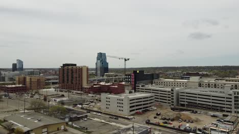Grand-Rapids,-Michigan,-Innenstadt,-Luftaufnahmen-Von-Drohnen,-Gebäude,-Stadtbild
