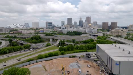 Atlanta,-Georgia-skyline,-traffic-and-Georgia-state-capitol-building-with-drone-video-wide-shot-moving-down