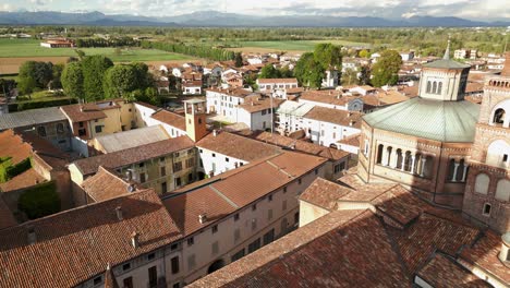 Top-View-Of-Santa-Maria-Assunta-Catholic-Church-In-Soncino,-Italy---drone-shot