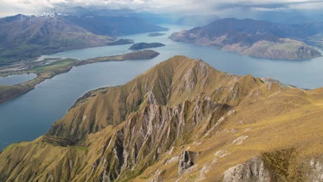 Atemberaubender-Blick-Auf-Die-Natürliche-Landschaft-Des-Wanaka-Sees-Und-Der-Berge,-Neuseeland