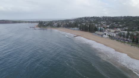 Collaroy-Beach-Y-Oceanside-Community-En-Nueva-Gales-Del-Sur,-Australia