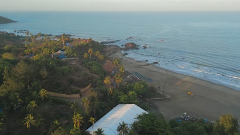 Chapora-Beach-Wide-To-Closeup-Vista-De-Pájaro-En-Goa-India