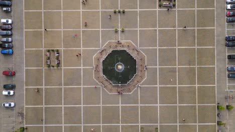 Fountain-in-the-center-of-the-historic-market-square