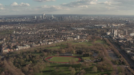 Luftaufnahme-über-Dem-Finsbury-Park-In-Richtung-Zentrum-Von-London