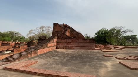 Wide-shot-of-ruins-of-Nalanda-University-Bihar,-India