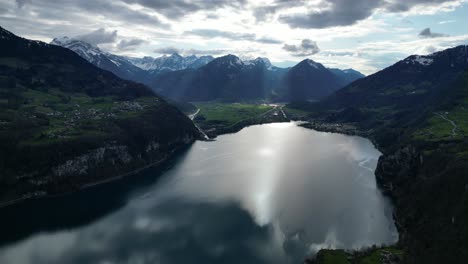 Aerial-view-of-lake-and-mountains