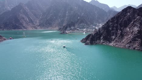 Drone-shot-of-Kayaking-in-Hatta,-Dubai