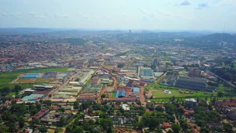 Panorama-Einer-Stadtlandschaft-Und-Eines-Industriegebiets-In-Bugolobi,-Distrikt-Kampala,-Zentralregion,-Uganda