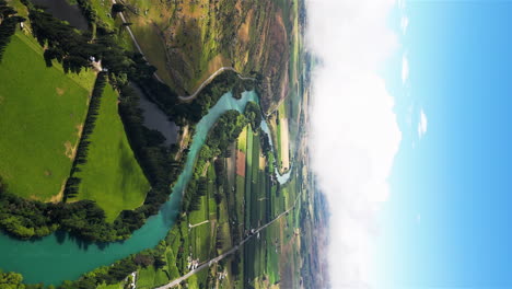 Vertikale-Luftaufnahme-Von-Pinders-Pond-Freedom-Camping-Mit-Clutha-River,-Der-Ihn-Durchquert