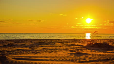 Beautiful-orange-sunrise-on-a-beach.-Time-Lapse