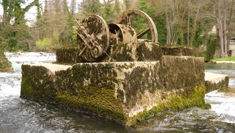 Static-shot-of-the-remains-of-an-old-mill-on-a-pillar-on-the-Krka-River