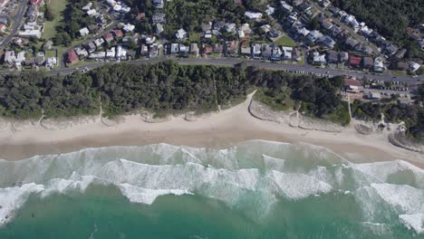 Foamy-Ocean-Waves-Of-Lighthouse-Beach-In-Port-Macquarie,-NSW,-Australia---aerial-top-down