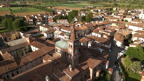 Medieval-City-With-Santa-Maria-Assunta-Church-In-Soncino,-Italy---aerial-drone-shot