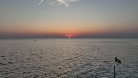 Sun-setting-one-Mobile-Bay,-Alabama