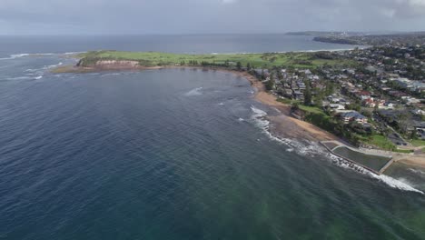 Aerial-View-Of-Collaroy-Beach-And-Rock-Pool-In-Sydney,-NSW,-Australia---drone-shot