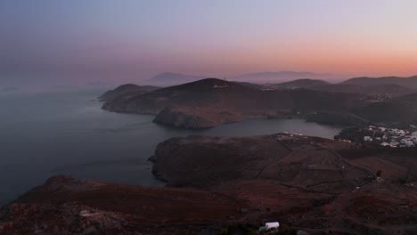 Impresionantes-Vistas-De-Drones-De-Patmos,-Grecia:-Descubre-La-Belleza-De-Esta-Isla-Griega