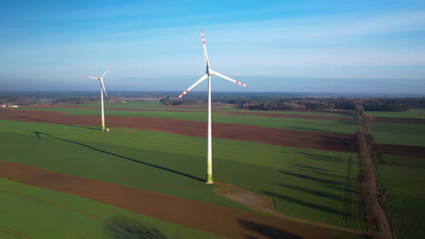 Aerial-push-in-towards-wind-turbine-spinning-blades