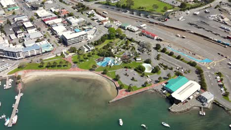 Aerial-of-Picton-Memorial-Park-on-seaside,-reveal-of-beautiful-New-Zealand-city-landscape