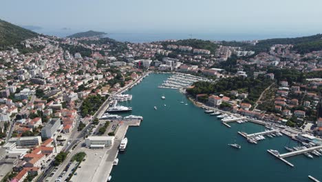 Puerto-De-Gruz-En-Dubrovnik,-Puerto-Deportivo-Principal-De-Barcos-Y-Puerto-De-Transbordadores-De-La-Ciudad,-Croacia