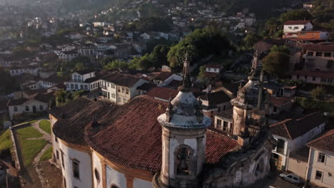 Aerial-Shot-of-Cathedral-in-Unesco-Heritage-City-of-Ouro-Preto,-Brazil