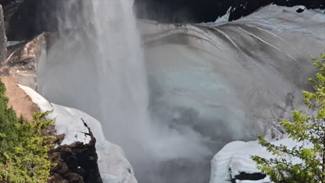 Helmcken-Falls-in-its-Natural-Beauty:-Crystal-Clear-Footage-from-a-Tripod
