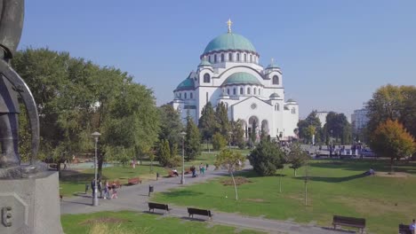 Incredible-establishing-aerial-4k-shot-of-Saint-Sava-Temple-and-Karadjordje-monument-in-Belgrade