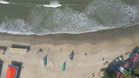 Chapora-Strand-Oben,-Breite-Ansicht-Von-Rechts-Nach-Links-In-Goa,-Indien