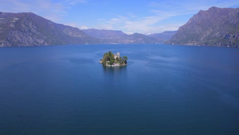 Cinematic-drone-view-of-little-wealthy-Loreto-island-in-middle-of-lake-Iseo