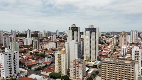 Cityscape-of-Bauru-on-partly-cloudy-day,-Brazil