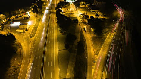 Highway-with-traffic-at-night,-golden-lighting